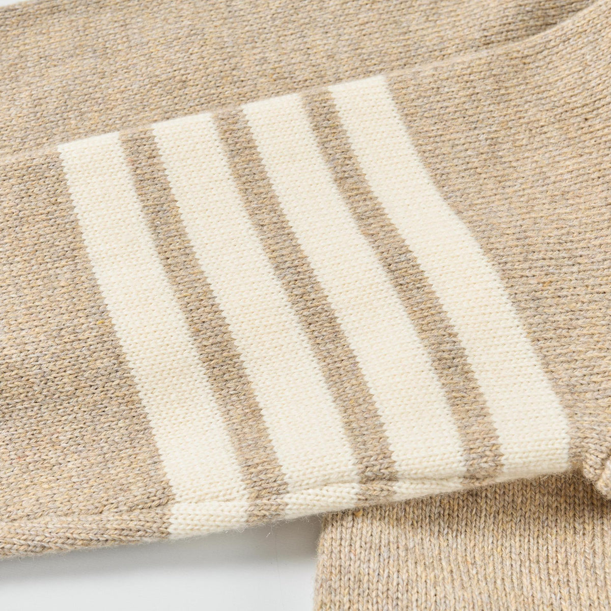 Bow-knitted sweater + short skirt