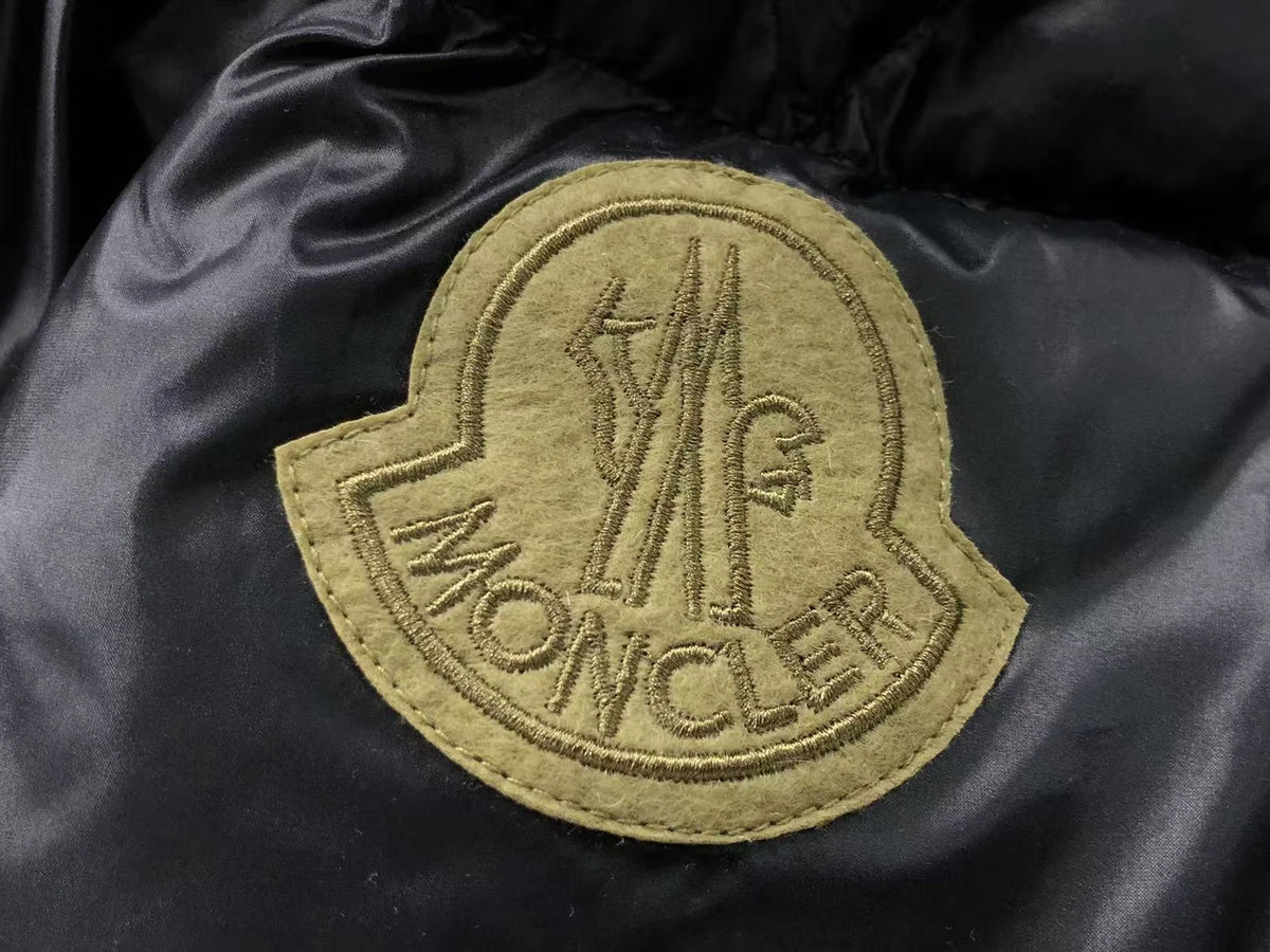 Moncler Sumido Down Jacket in Black